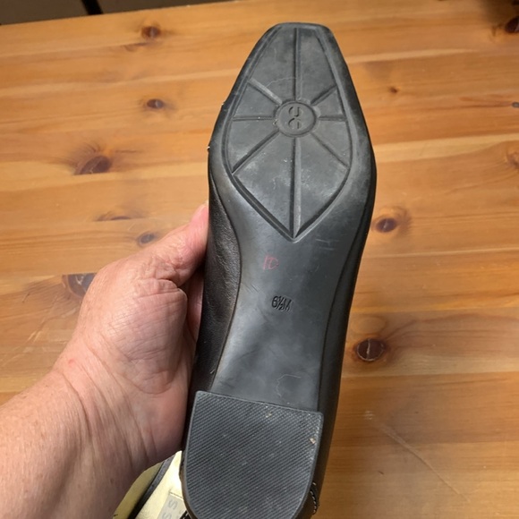 Bill Blass Alberti Black Loafers w Gold Hardware - Picture 5 of 6